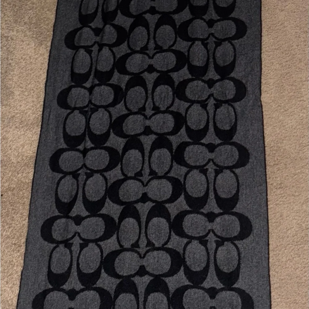 Coach Signature C Scarf Black Gray Wool Angora Cashmere Style - Picture 4 of 4